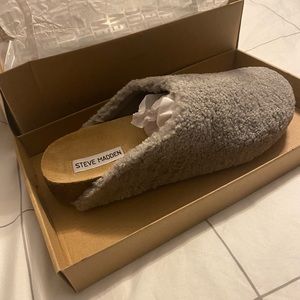 Brand New Steve Madden Sherpa Clogs